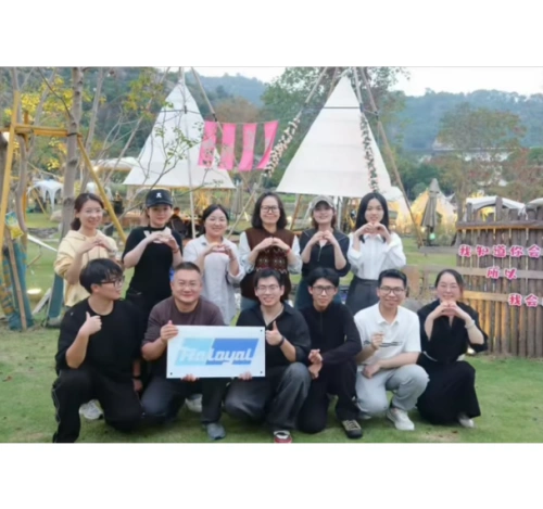 Укрепване на духа на екипа: излет на планината daluo на raloyal